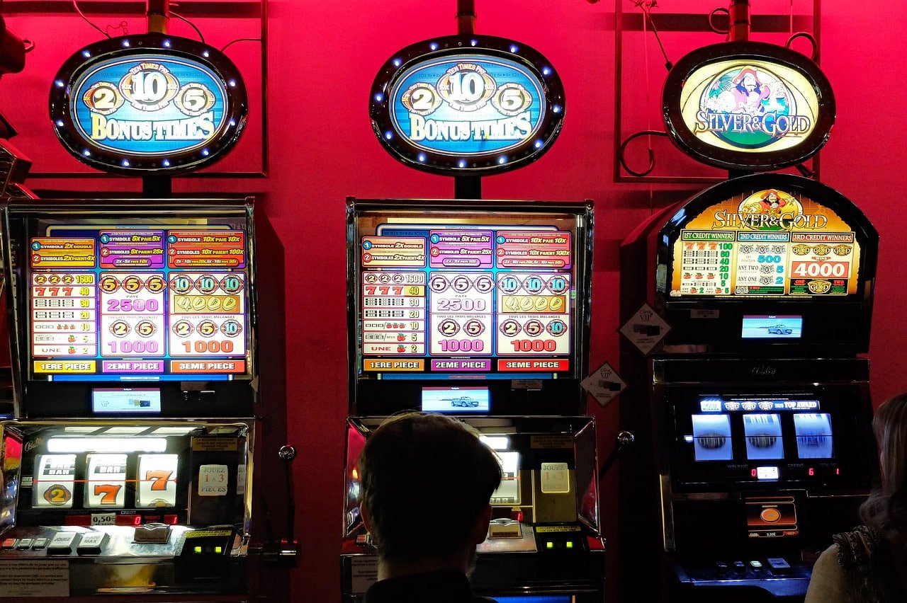 Live casino style entertainment games available on 4 bet